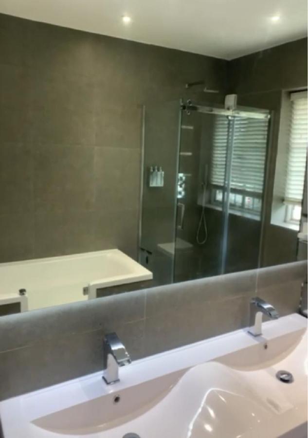 Wandsworth, South London Deluxe King Room 1 Extérieur photo